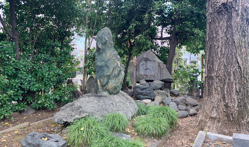 中村太郎と馬の墓